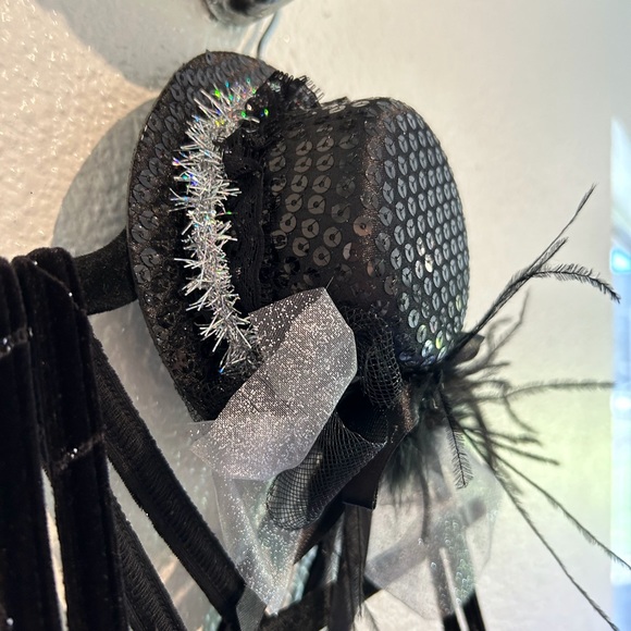 Mondor black&silver figure skating dress size petite small with matching top hat - Picture 8 of 10